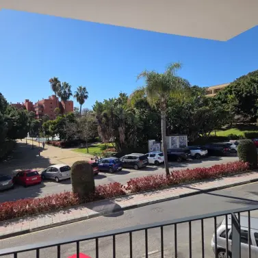 Sale of middle floor apartment in Estepona