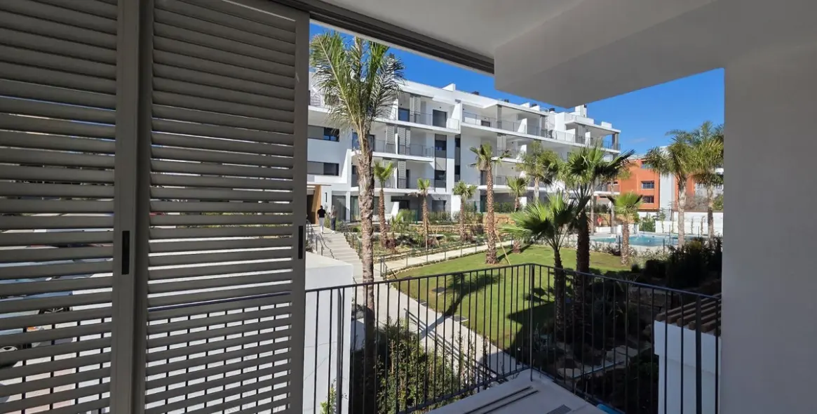 Продажа апартаментов на среднем этаже в Estepona 6