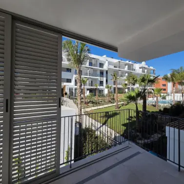Sale of middle floor apartment in Estepona