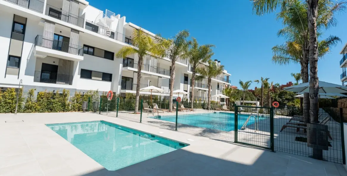 Продажа апартаментов на среднем этаже в Estepona 12