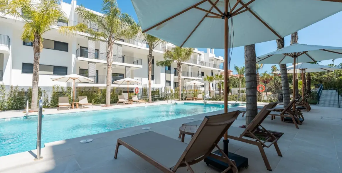 Продажа апартаментов на среднем этаже в Estepona 13