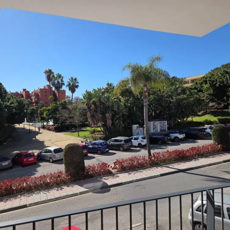 Продажа апартаментов на среднем этаже в Estepona