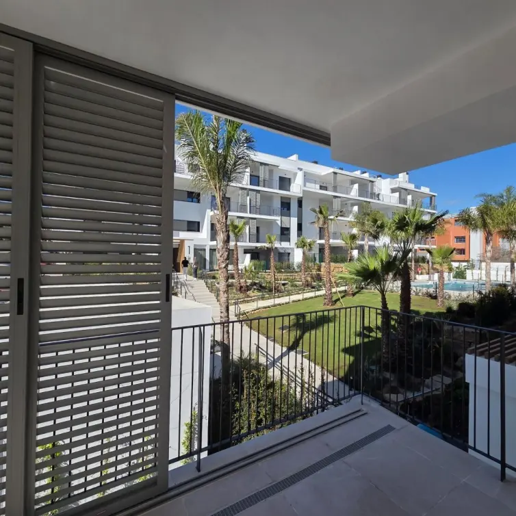 Продажа апартаментов на среднем этаже в Estepona