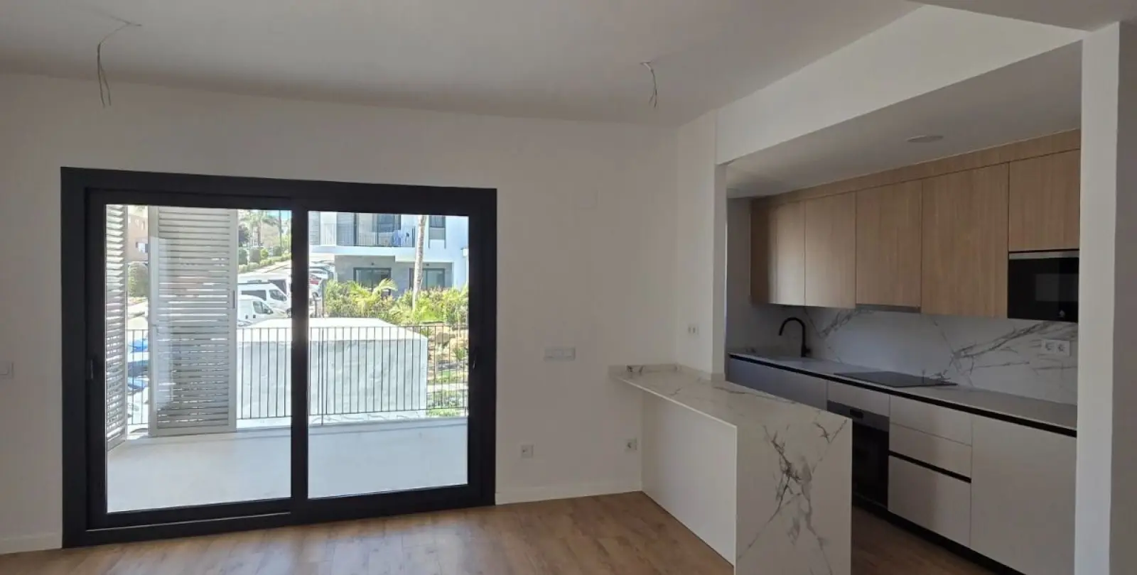 Venta de apartamento en planta media en Estepona 16