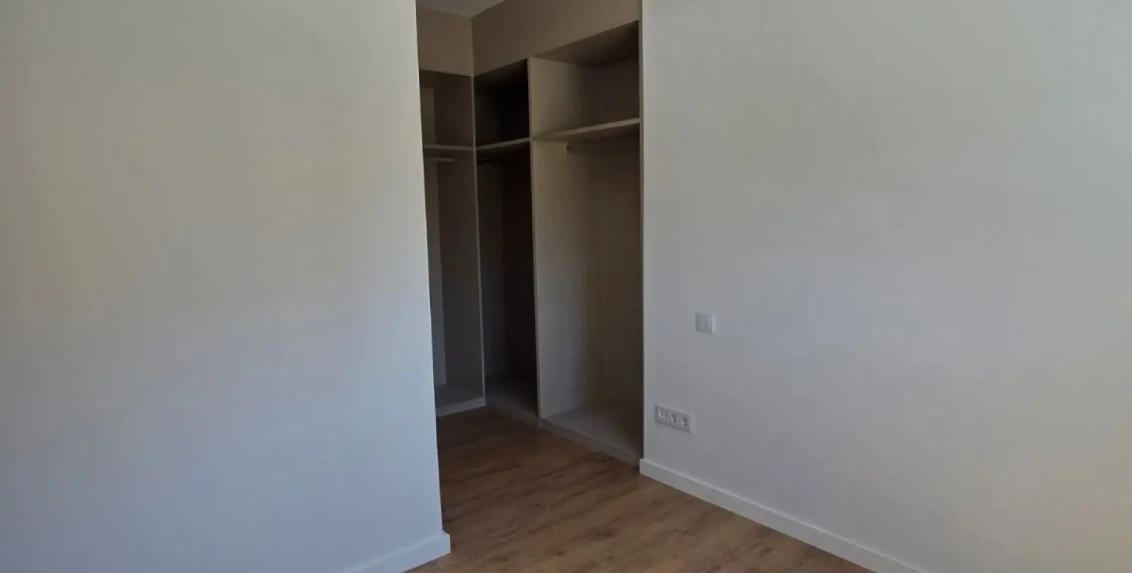 Venta de apartamento en planta media en Estepona 17