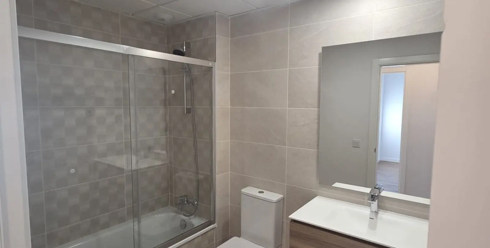 Venta de apartamento en planta media en Estepona 21