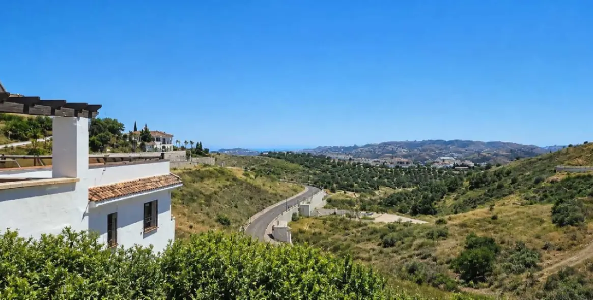 Продажа  отдельно стоящей виллы в Mijas 2
