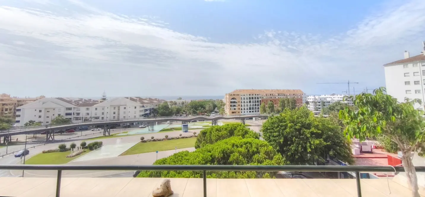 Sale of middle floor apartment in San Pedro de Alcántara 0