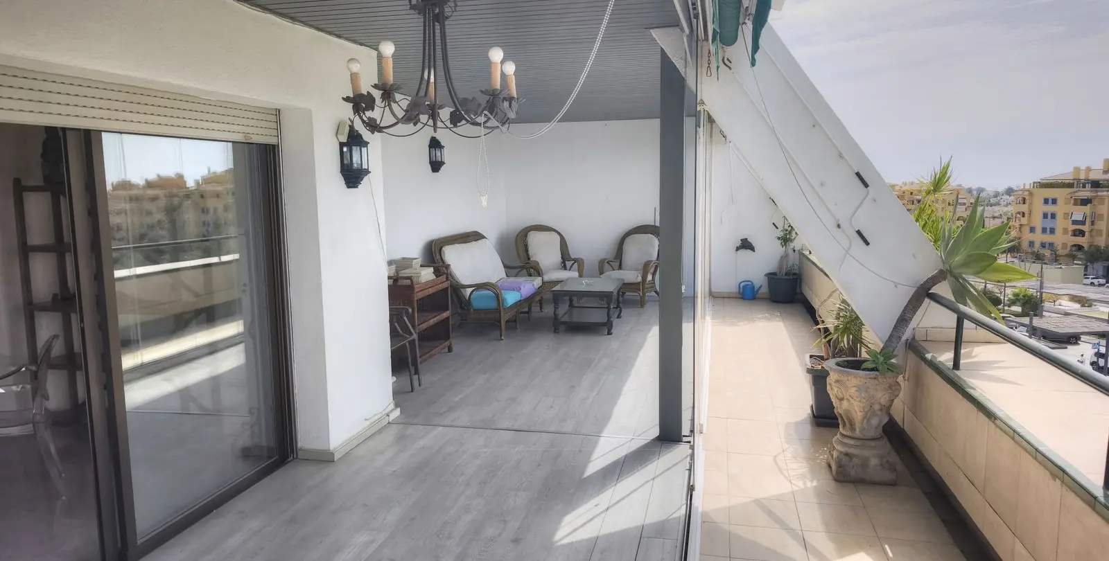 Sale of middle floor apartment in San Pedro de Alcántara 2