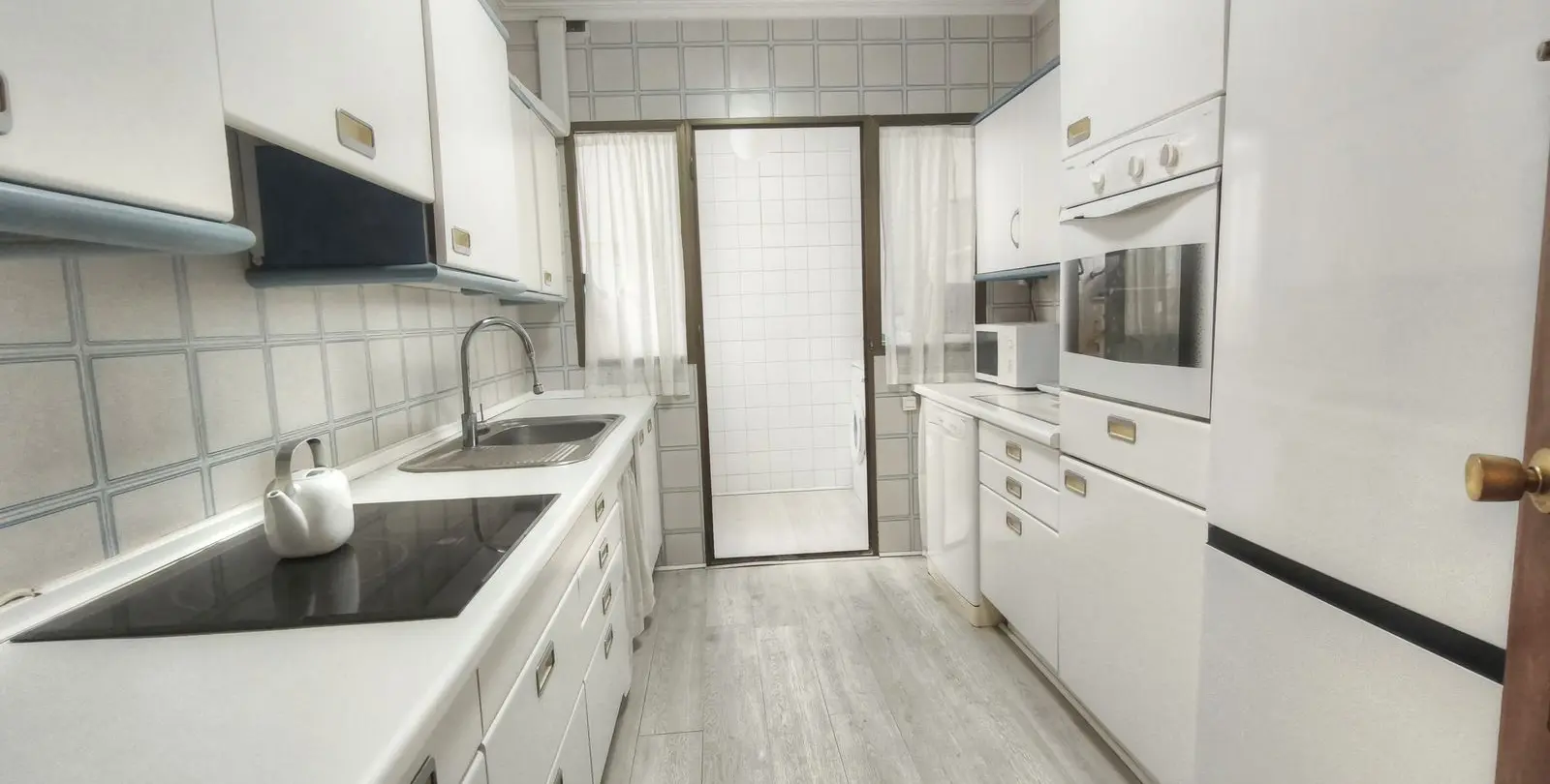 Sale of middle floor apartment in San Pedro de Alcántara 8