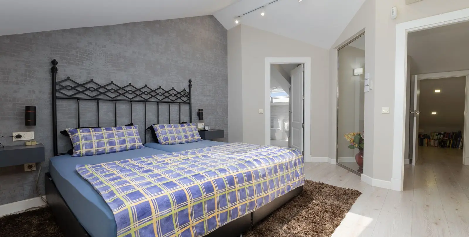 Venta de ático dúplex en San Pedro de Alcántara 25