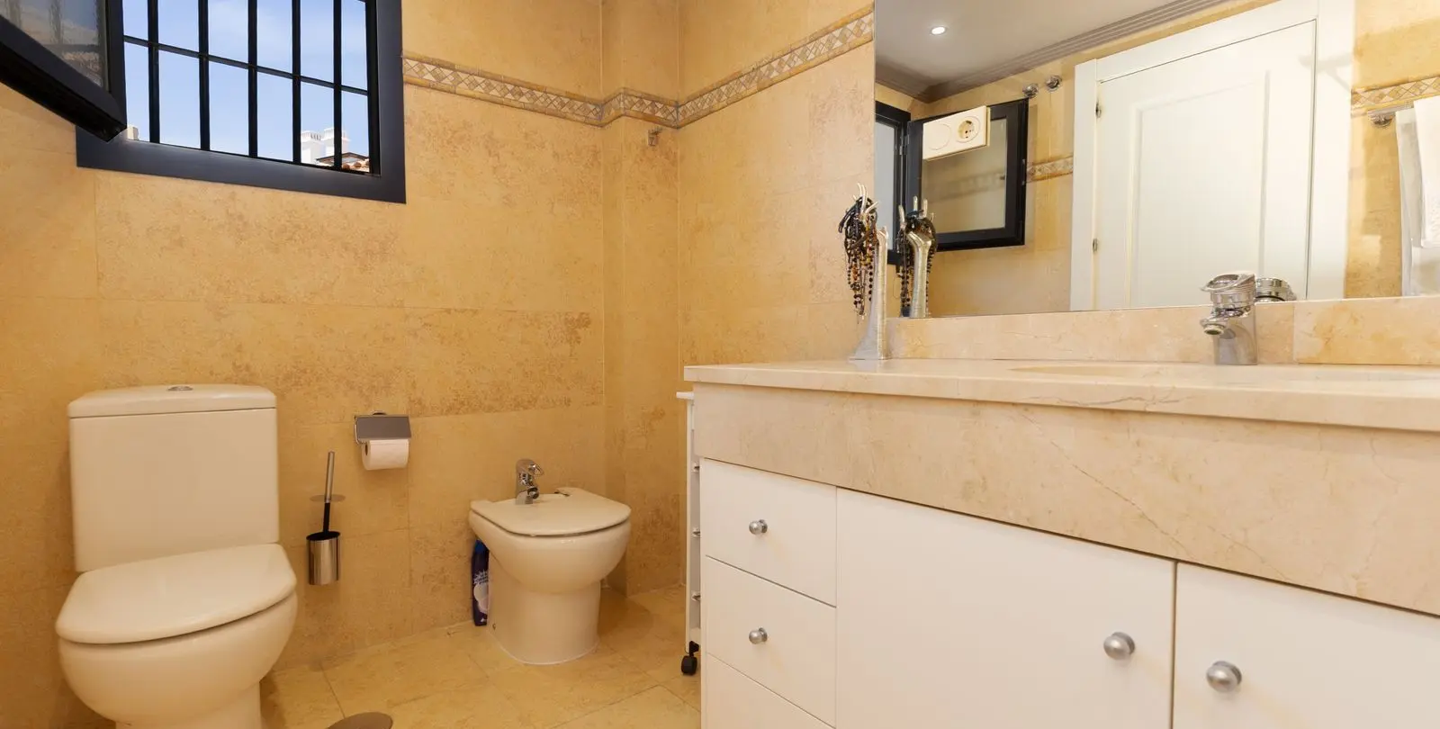 Venta de ático dúplex en San Pedro de Alcántara 38
