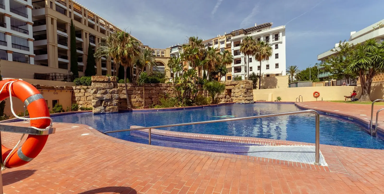 Venta de ático dúplex en San Pedro de Alcántara 40