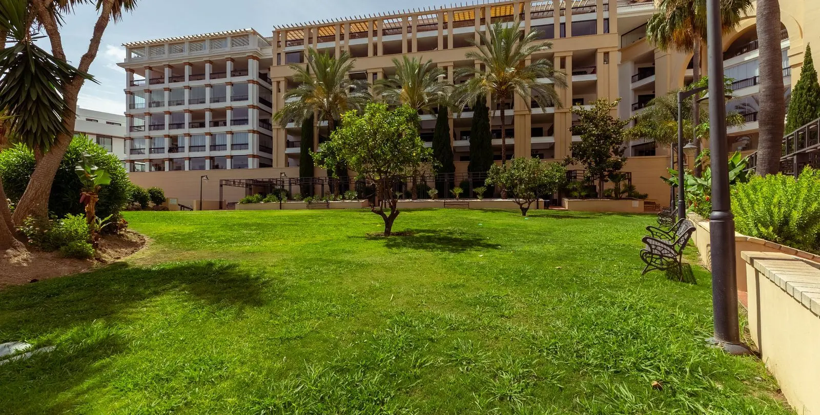 Venta de ático dúplex en San Pedro de Alcántara 41