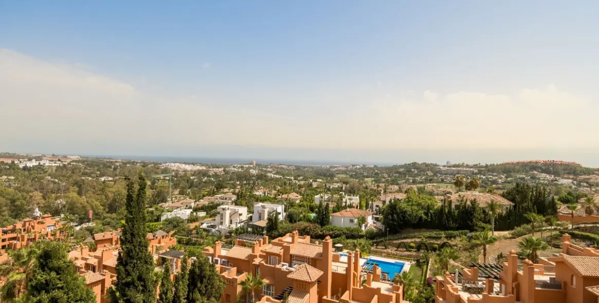 Продажа апартаментов на среднем этаже в Nueva Andalucía 1