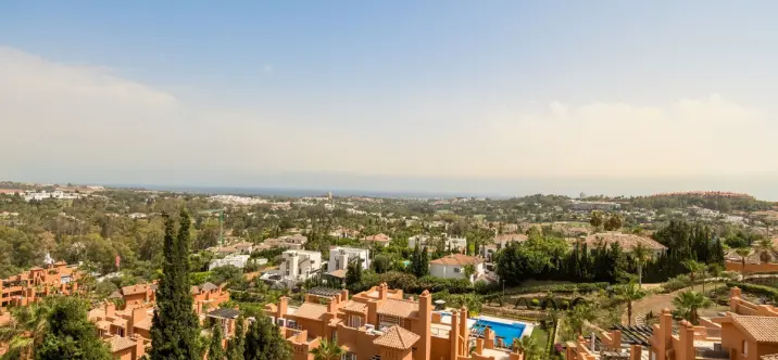 Продажа апартаментов на среднем этаже в Nueva Andalucía 0