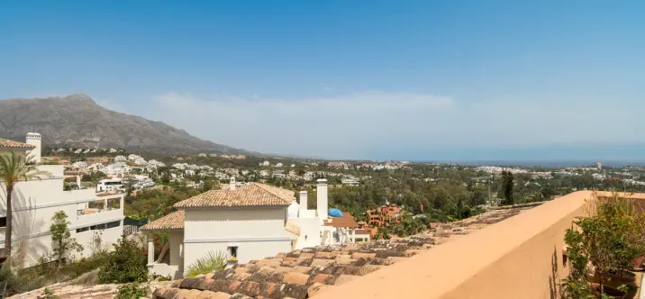 Продажа апартаментов на среднем этаже в Nueva Andalucía 2