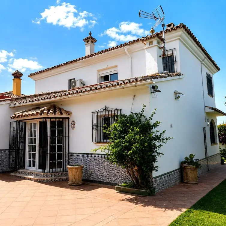 Sale of detached villa in Marbella