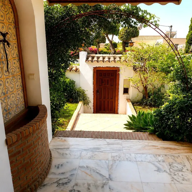 Sale of detached villa in Marbella