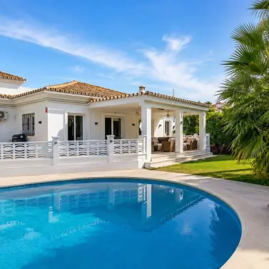 Venta de villa independiente en Las Chapas