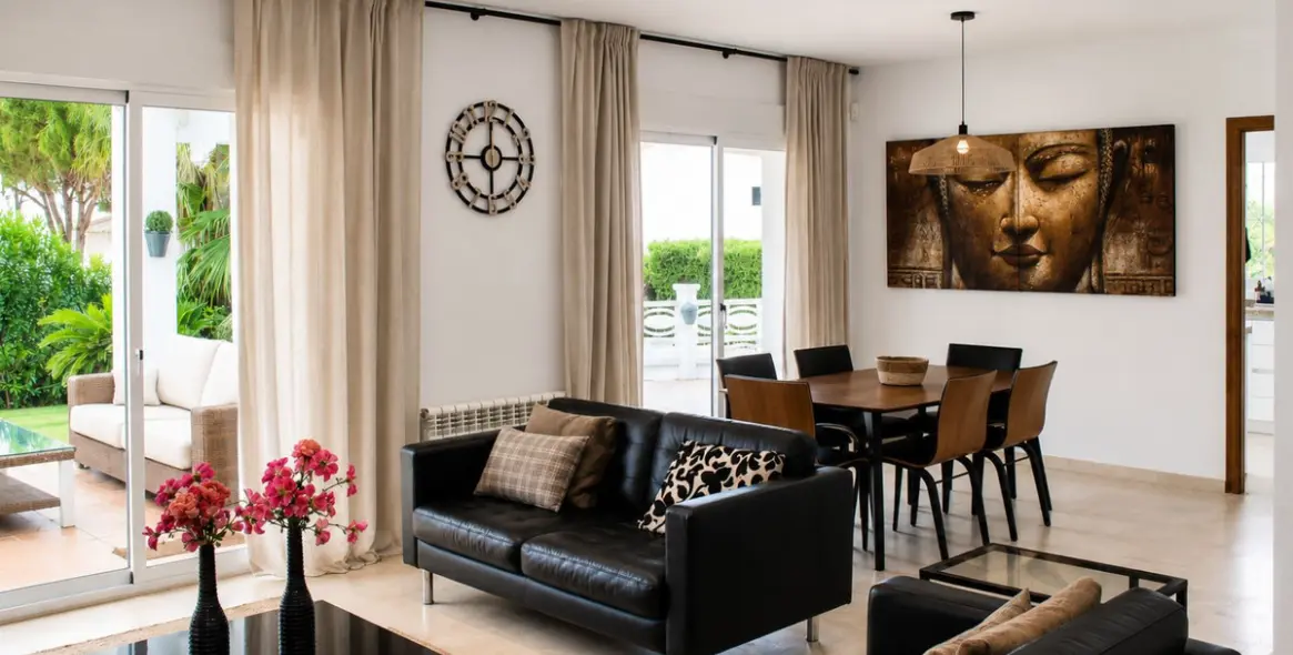 Venta de villa independiente en Las Chapas 2
