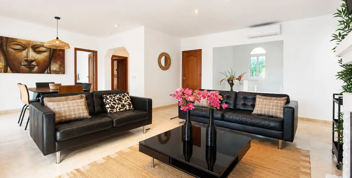 Venta de villa independiente en Las Chapas 3