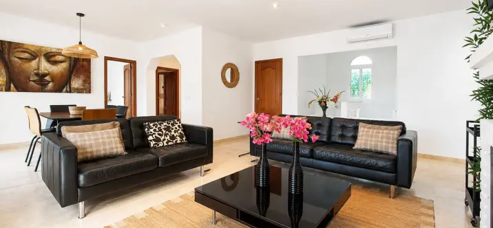 Venta de villa independiente en Las Chapas 2