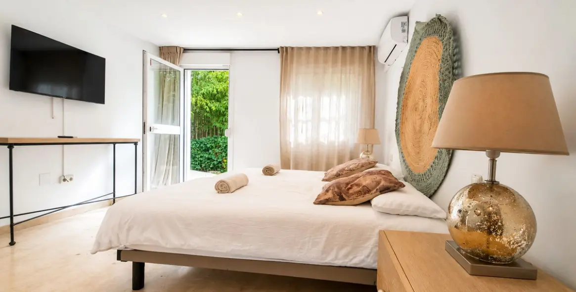 Venta de villa independiente en Las Chapas 4