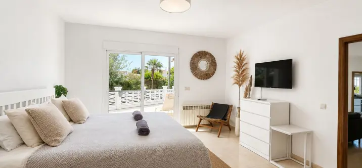 Venta de villa independiente en Las Chapas 4