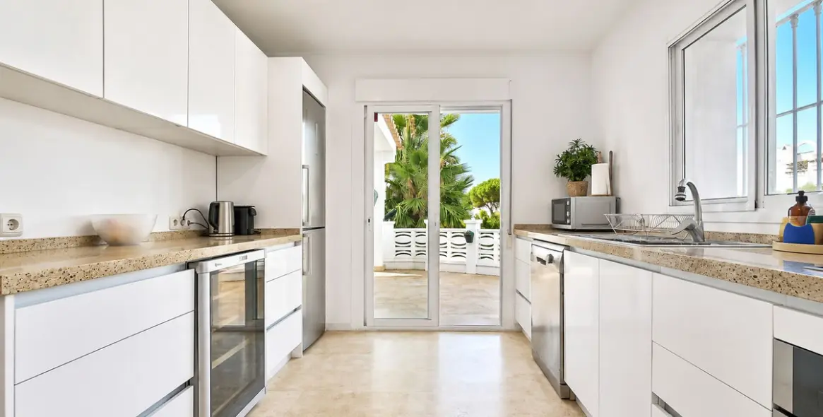 Venta de villa independiente en Las Chapas 11