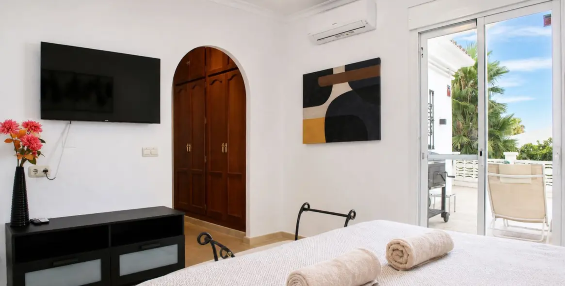 Venta de villa independiente en Las Chapas 13