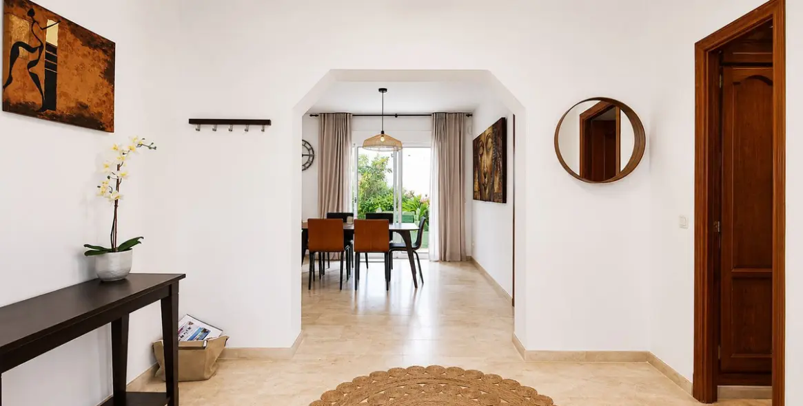 Venta de villa independiente en Las Chapas 20