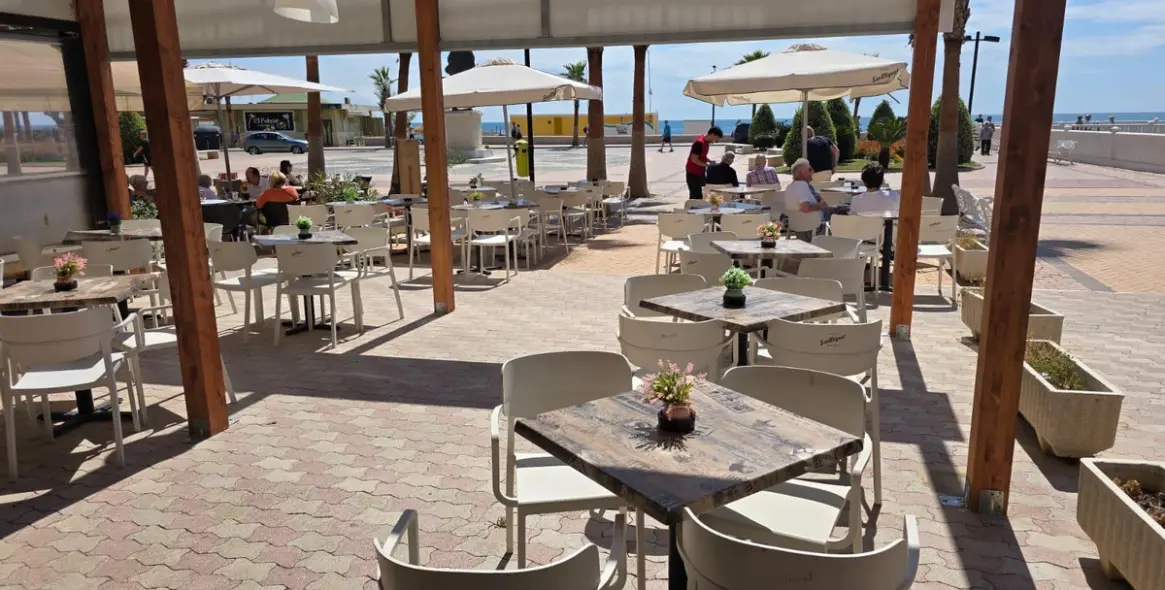 Venta de local comercial en Los Boliches 1