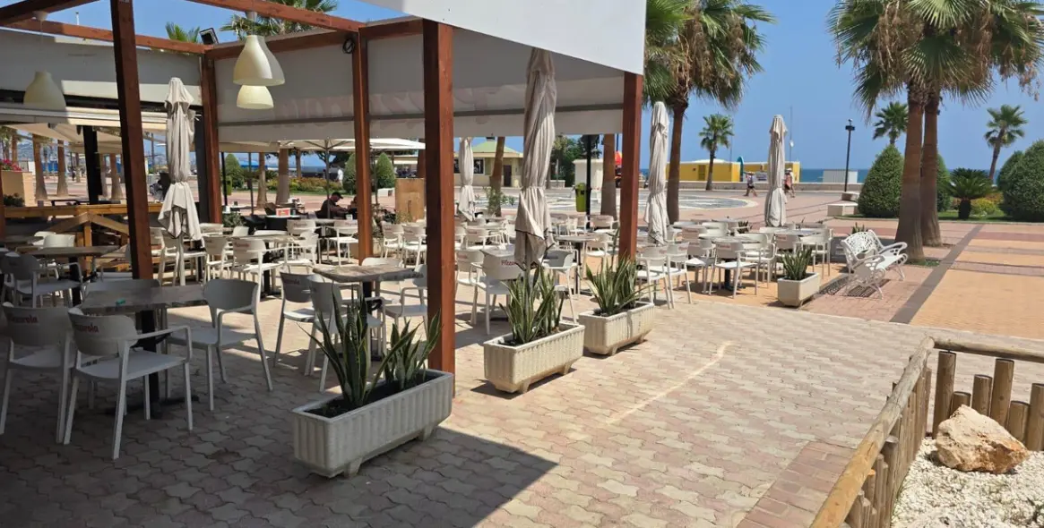 Venta de local comercial en Los Boliches 2
