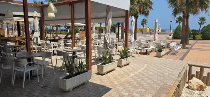 Venta de local comercial en Los Boliches 1