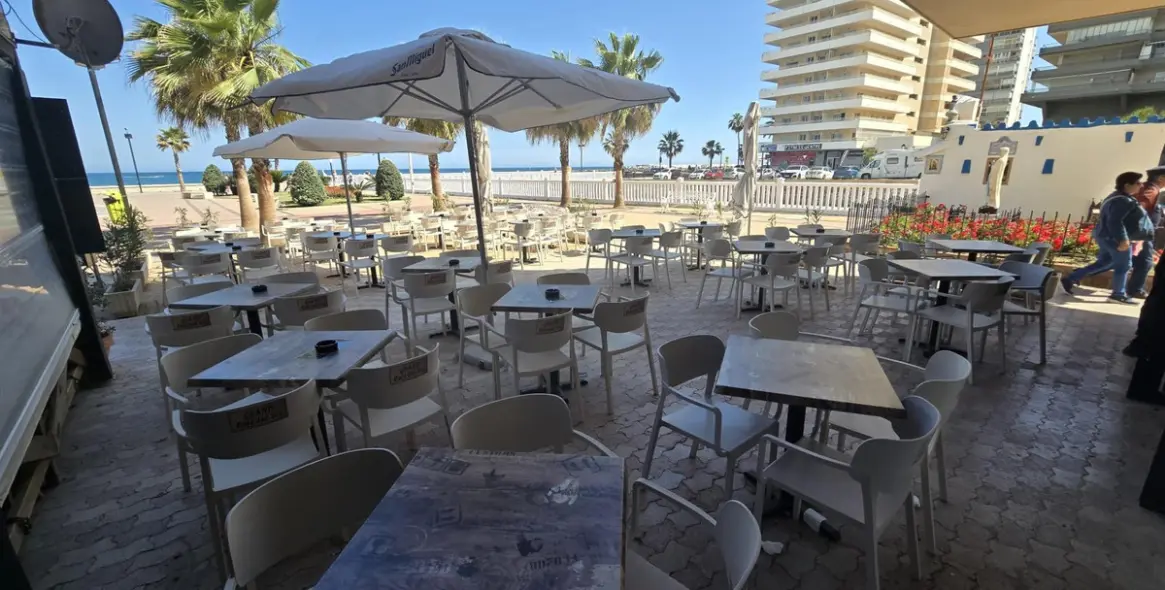 Venta de local comercial en Los Boliches 4