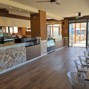 Venta de local comercial en Los Boliches
