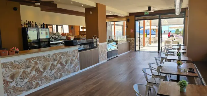 Venta de local comercial en Los Boliches 4