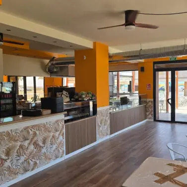 Venta de local comercial en Los Boliches
