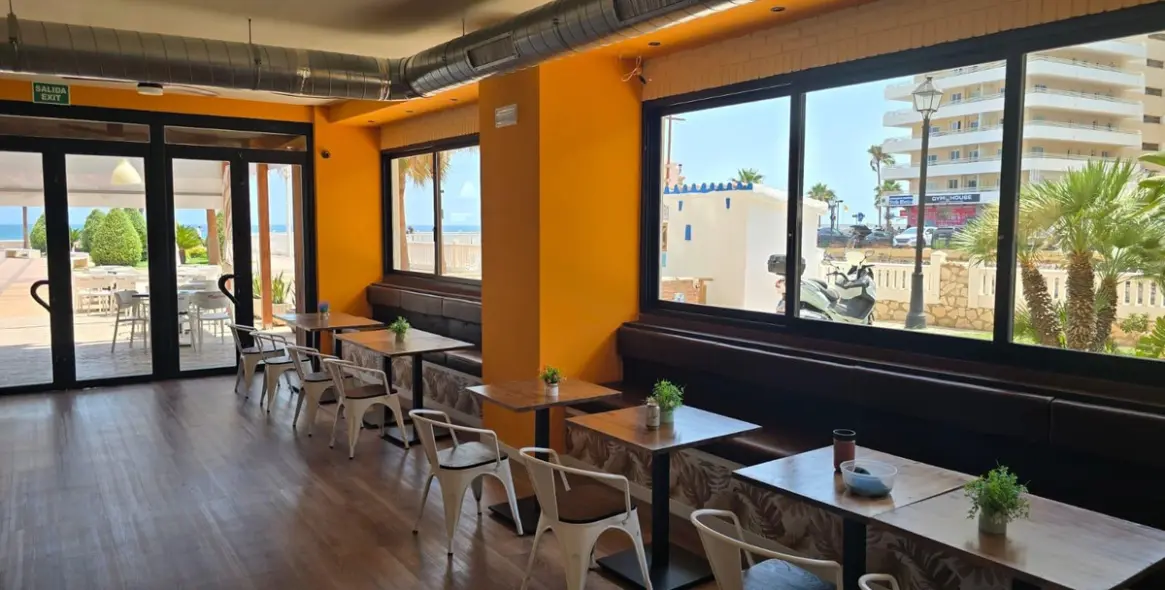 Venta de local comercial en Los Boliches 7