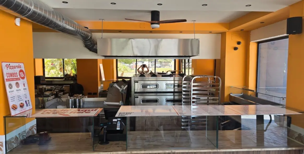 Venta de local comercial en Los Boliches 10