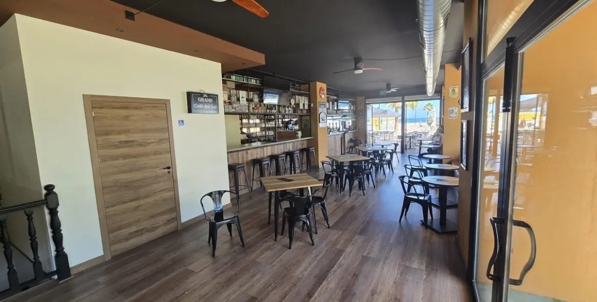 Venta de local comercial en Los Boliches 12