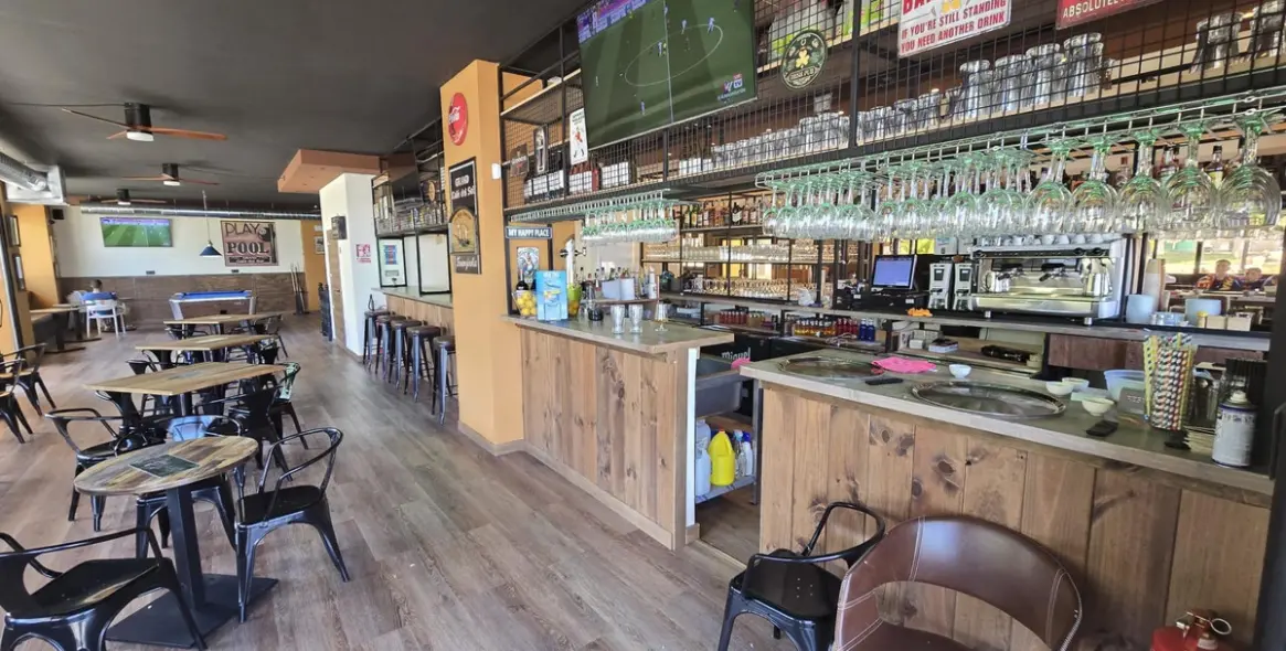 Venta de local comercial en Los Boliches 13