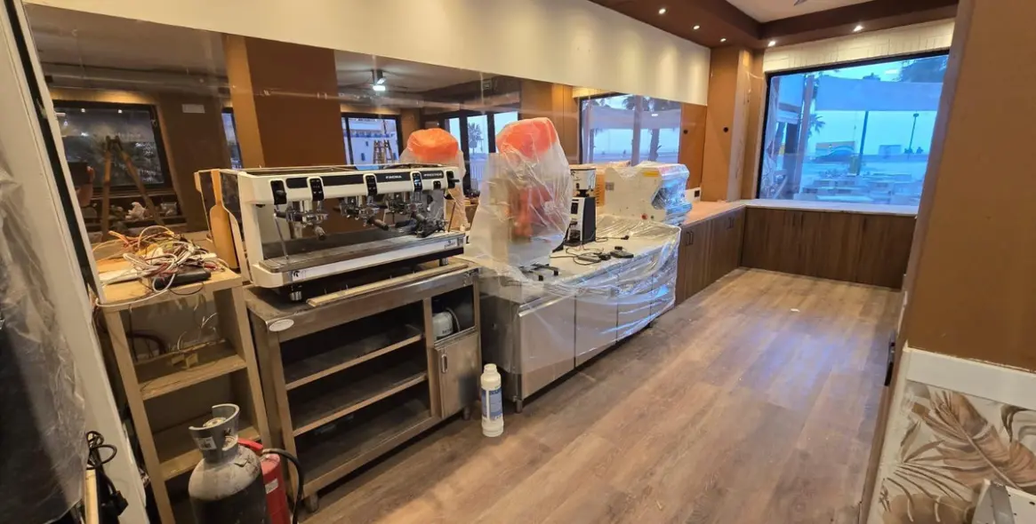 Venta de local comercial en Los Boliches 20