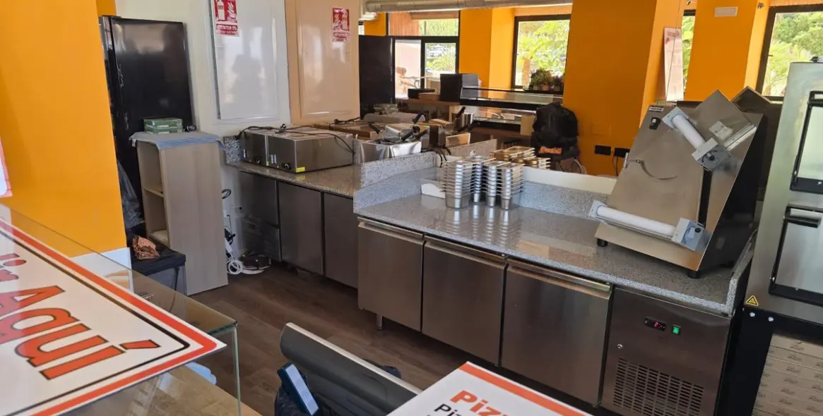 Venta de local comercial en Los Boliches 23