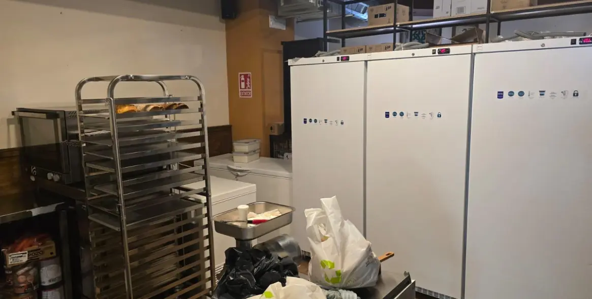 Venta de local comercial en Los Boliches 28