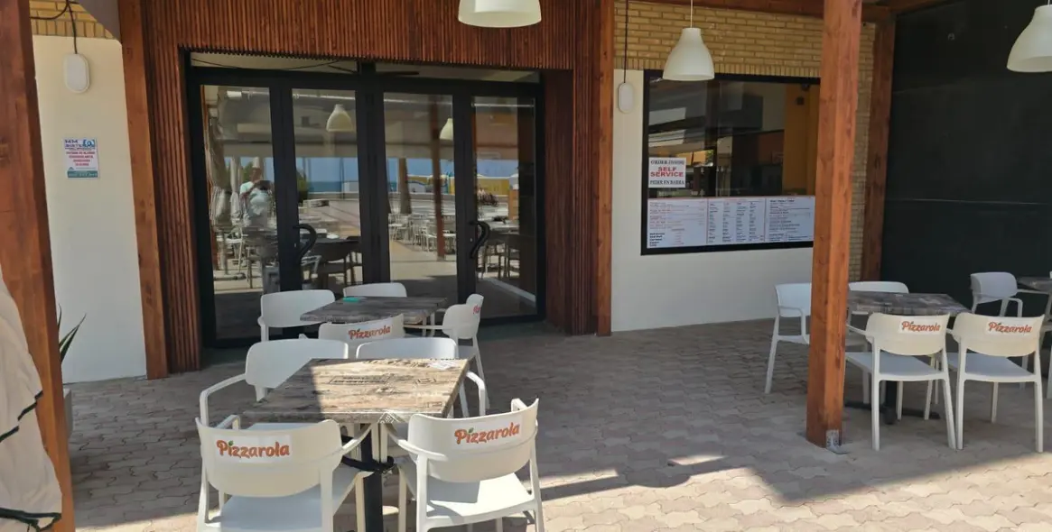 Venta de local comercial en Los Boliches 29