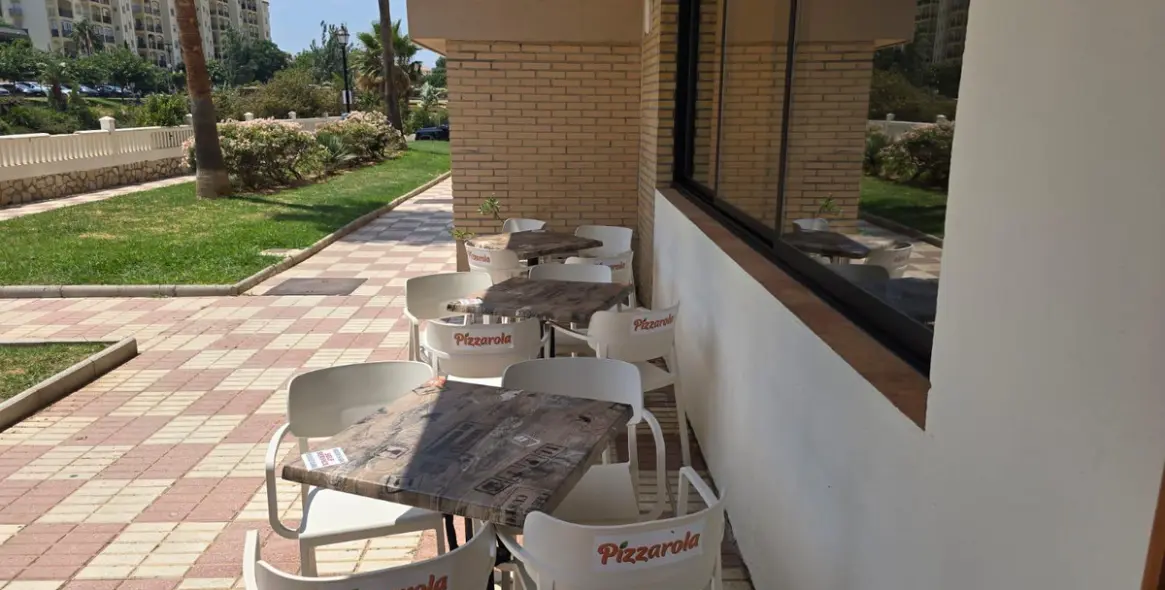 Venta de local comercial en Los Boliches 33