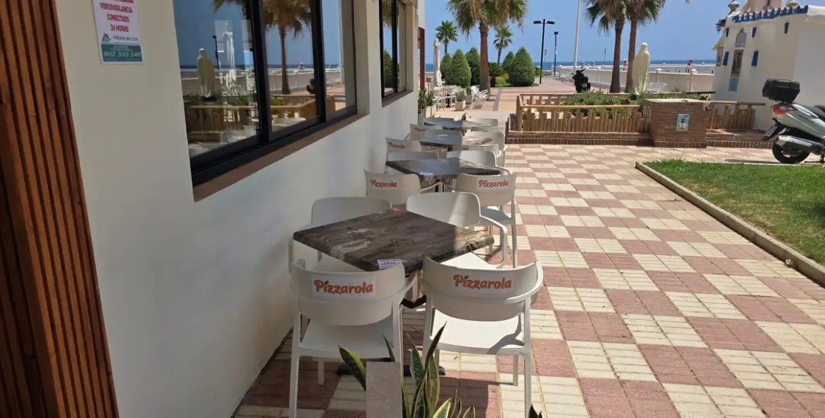 Venta de local comercial en Los Boliches 36