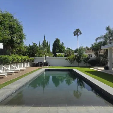 Venta de villa independiente en Nueva Andalucía